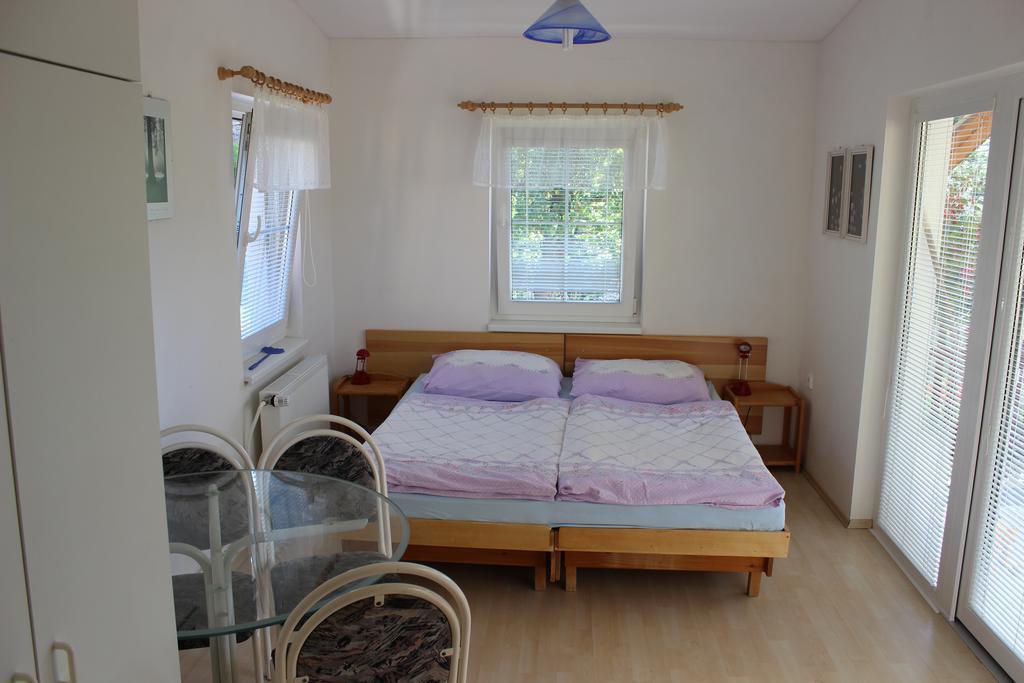 Penzion Gomelska Apartment Horni Stropnice Bagian luar foto