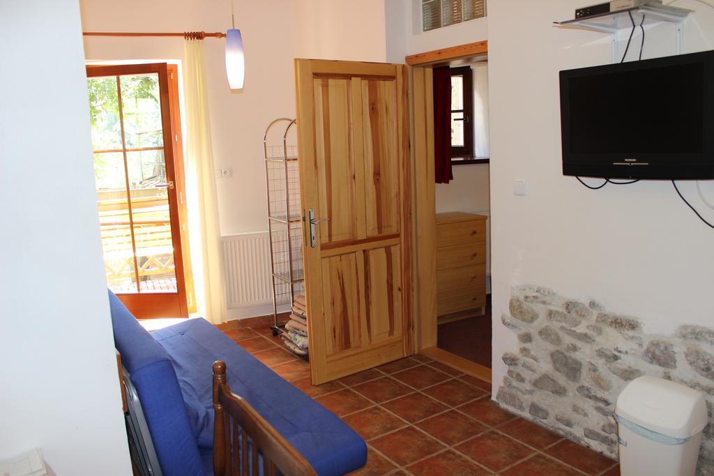 Penzion Gomelska Apartment Horni Stropnice Bagian luar foto