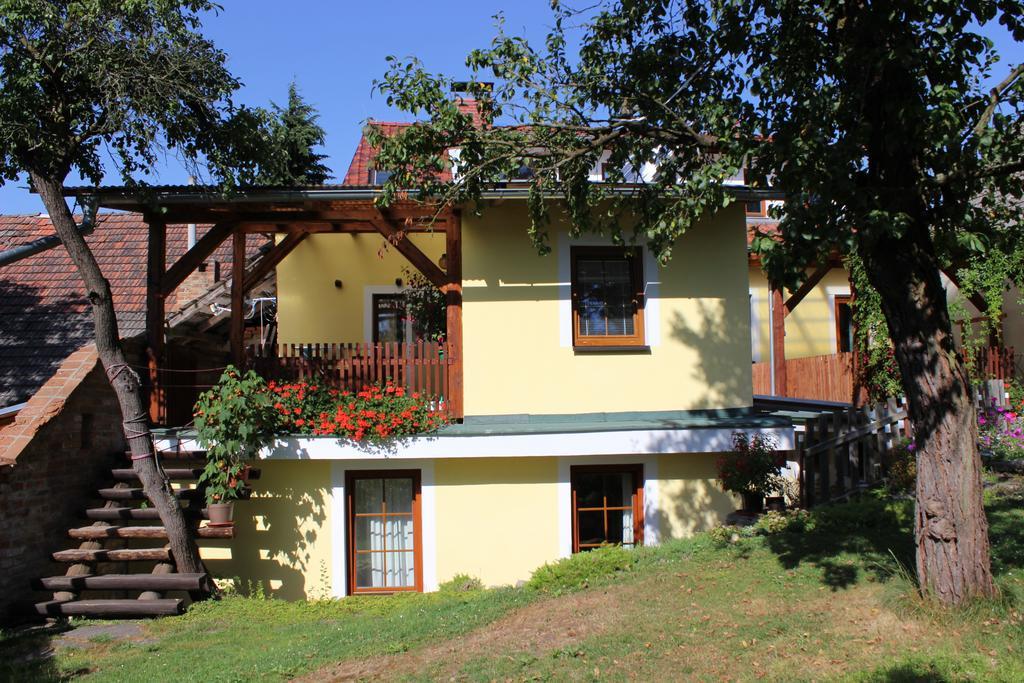 Penzion Gomelska Apartment Horni Stropnice Bagian luar foto